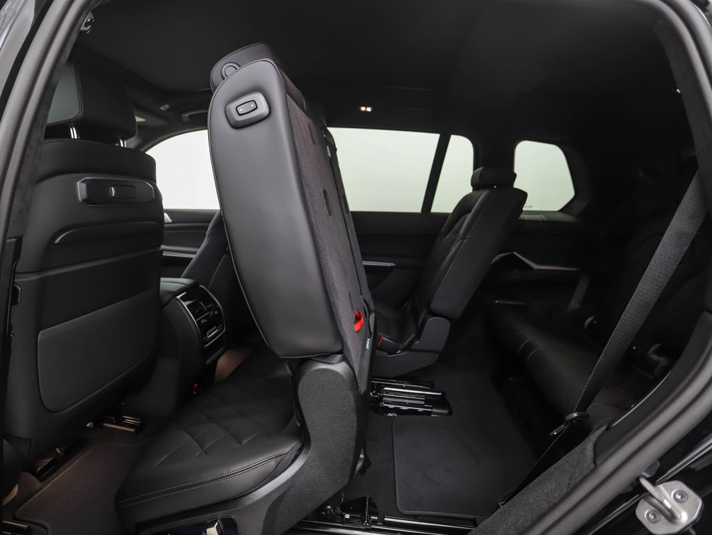 Thumbnail: 2026 BMW X7 - 26