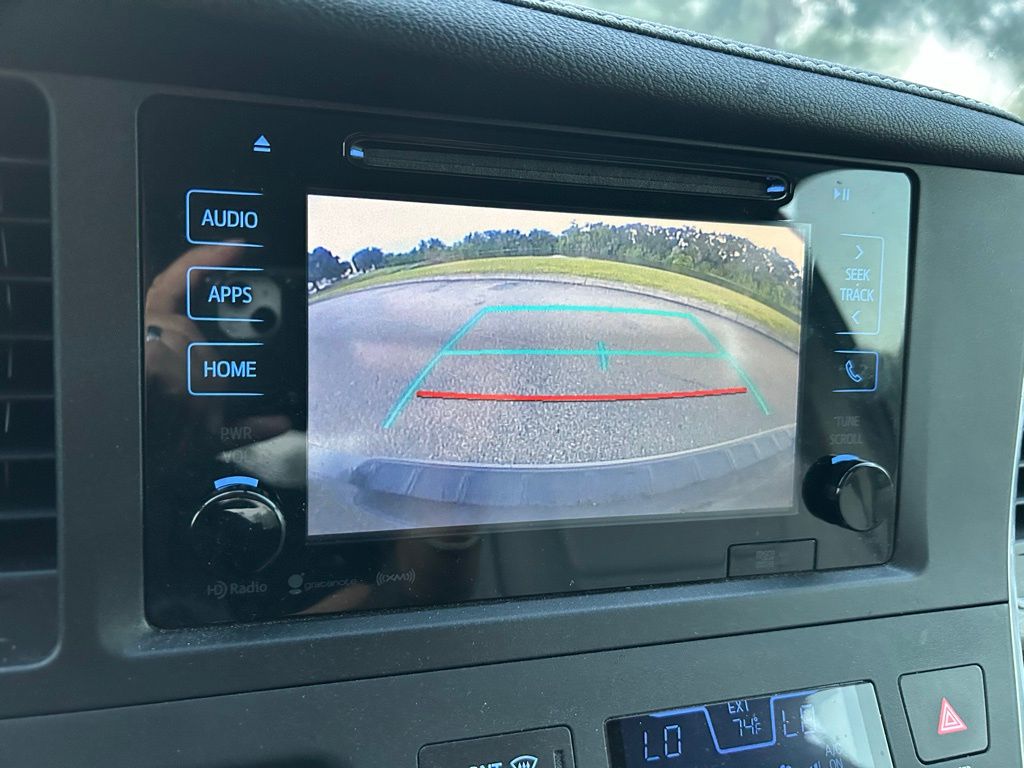 Thumbnail: 2017 Toyota Sienna - 28