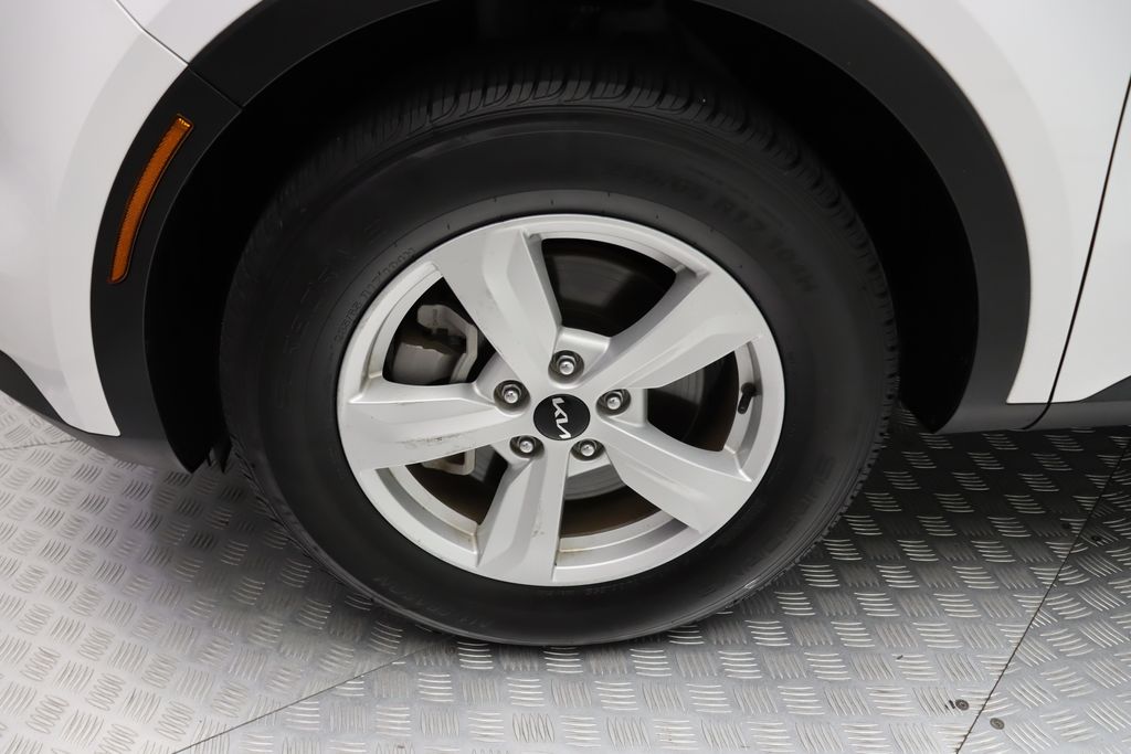 Thumbnail: 2023 Kia Sorento - 4