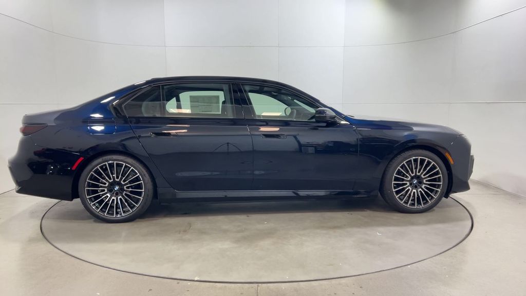 Thumbnail: 2026 BMW 7 Series - 9