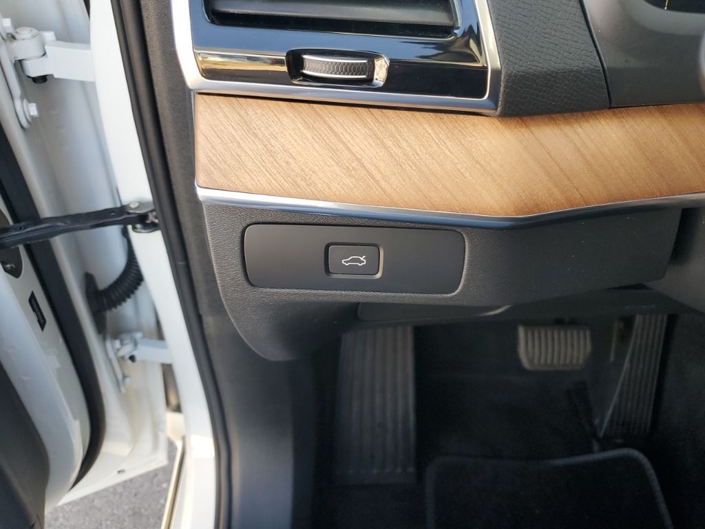 Used Car 2024 Volvo Xc90  B6 Plus Bright Theme 6-seater For Sale Under $50,000 In Austin, Texas