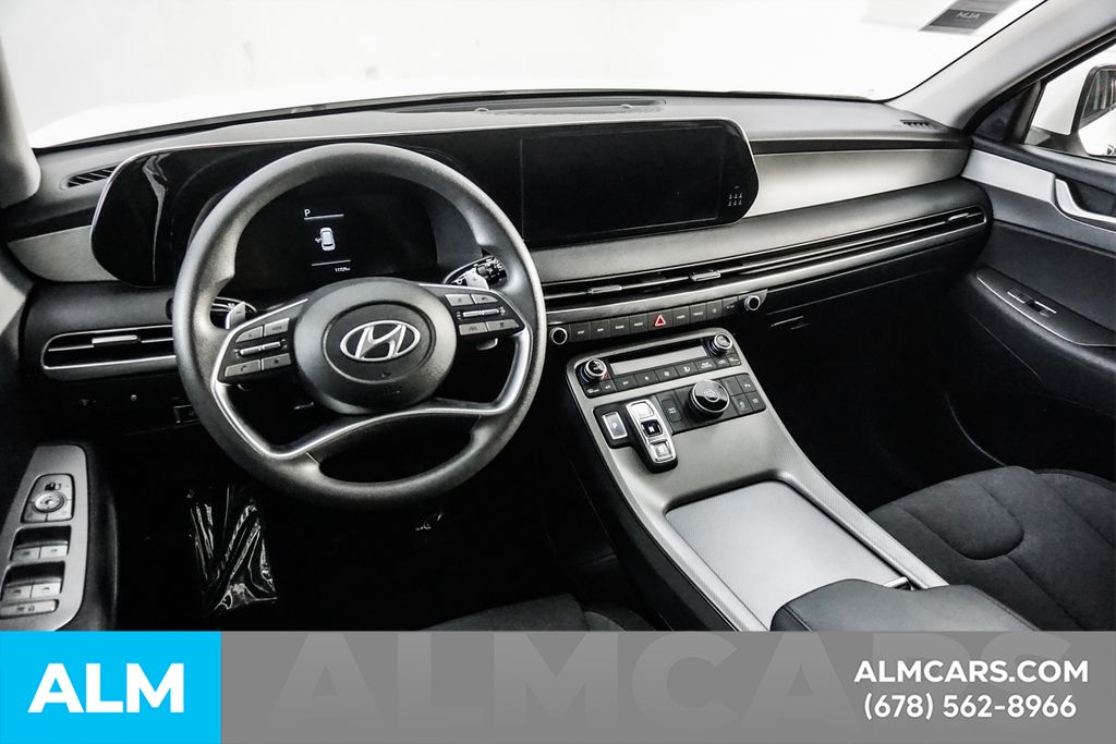 Used 2025 White Hyundai SE image 22