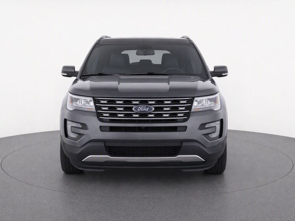 Used 2017 Magnetic Ford XLT image 5