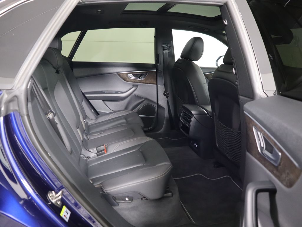 Thumbnail: 2020 Audi Q8 - 23