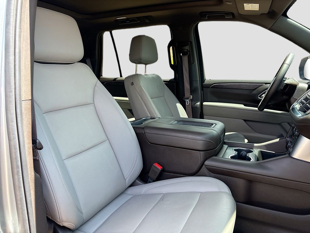 Used 2024 Gray Chevrolet Z71 image 31