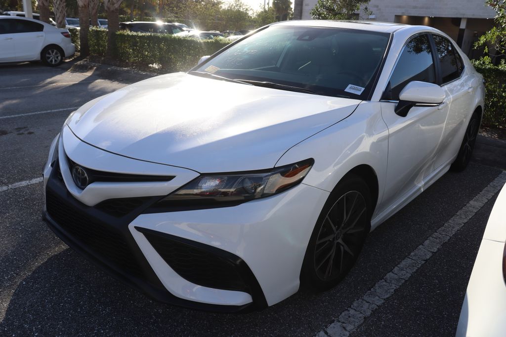 2023 Toyota Camry SE 2