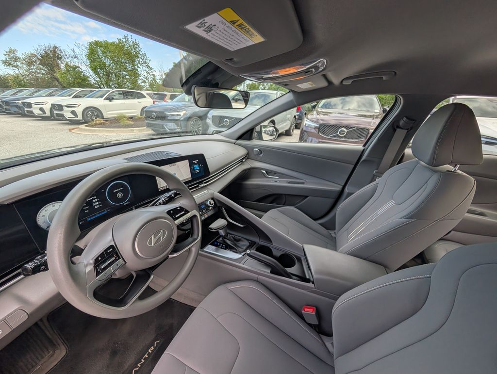 Used 2024  Hyundai SEL image 6