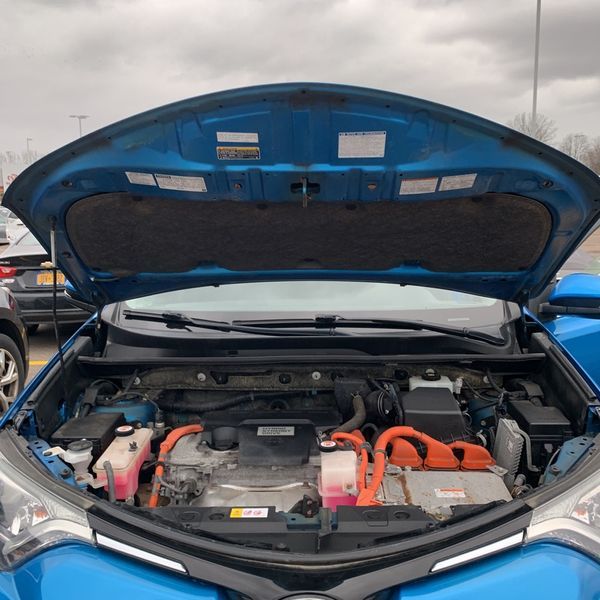 2018 Toyota RAV4 Hybrid XLE 27