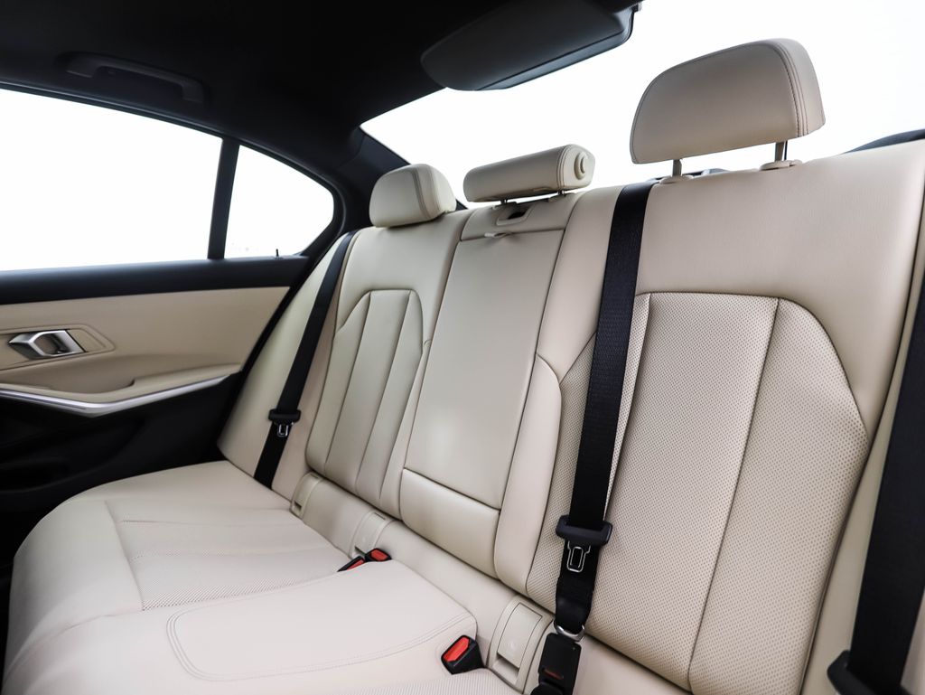 Thumbnail: 2025 BMW 3 Series - 24