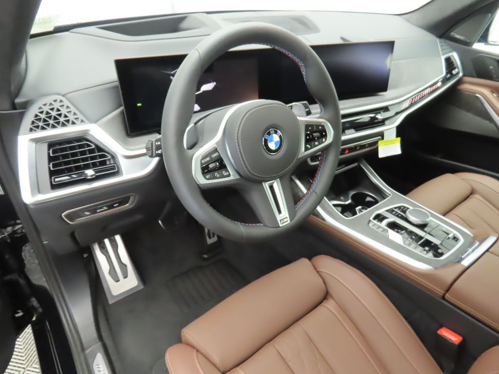 2025 BMW X7 M60i 9