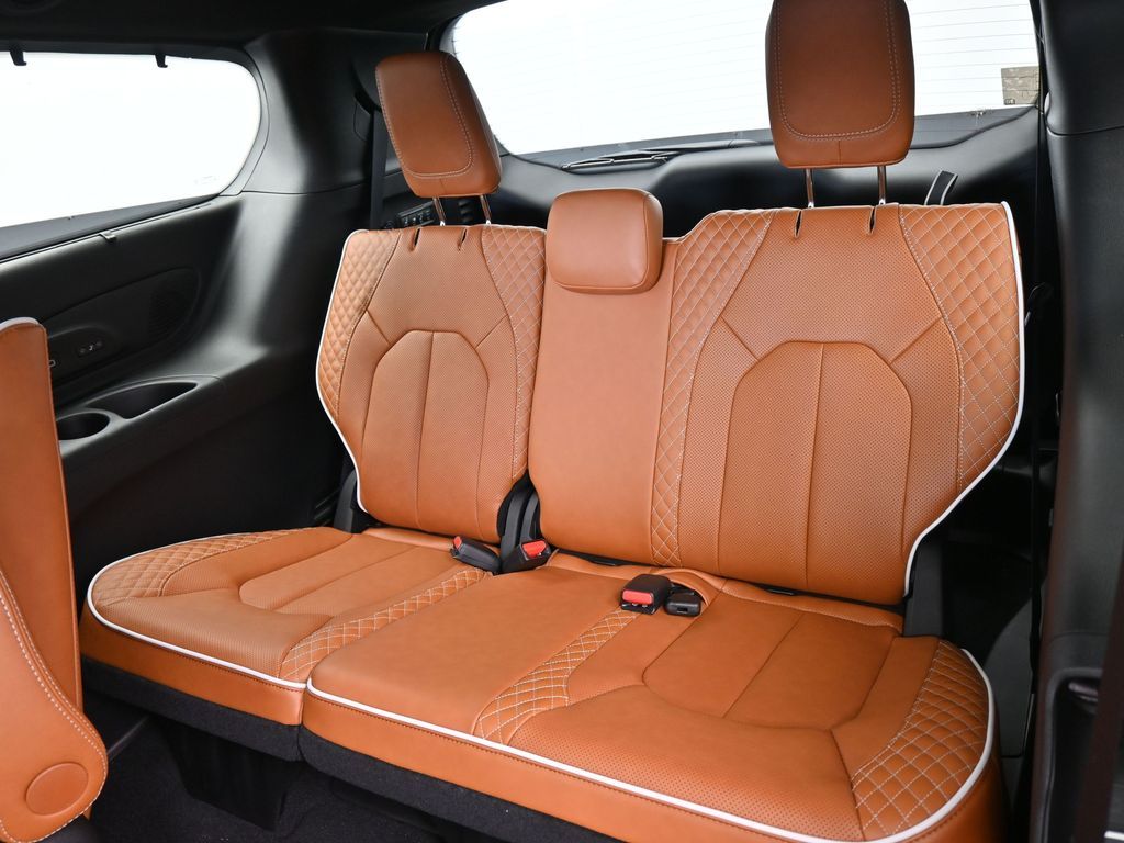 New 2026 Diamond Black Crystal Pearlcoat Chrysler Pinnacle image 35