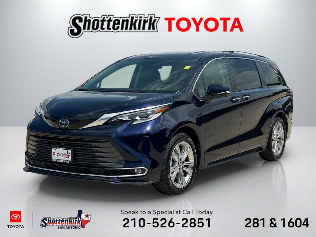 2023 Toyota Sienna Platinum 7-Passenger Hybrid FWD's photo