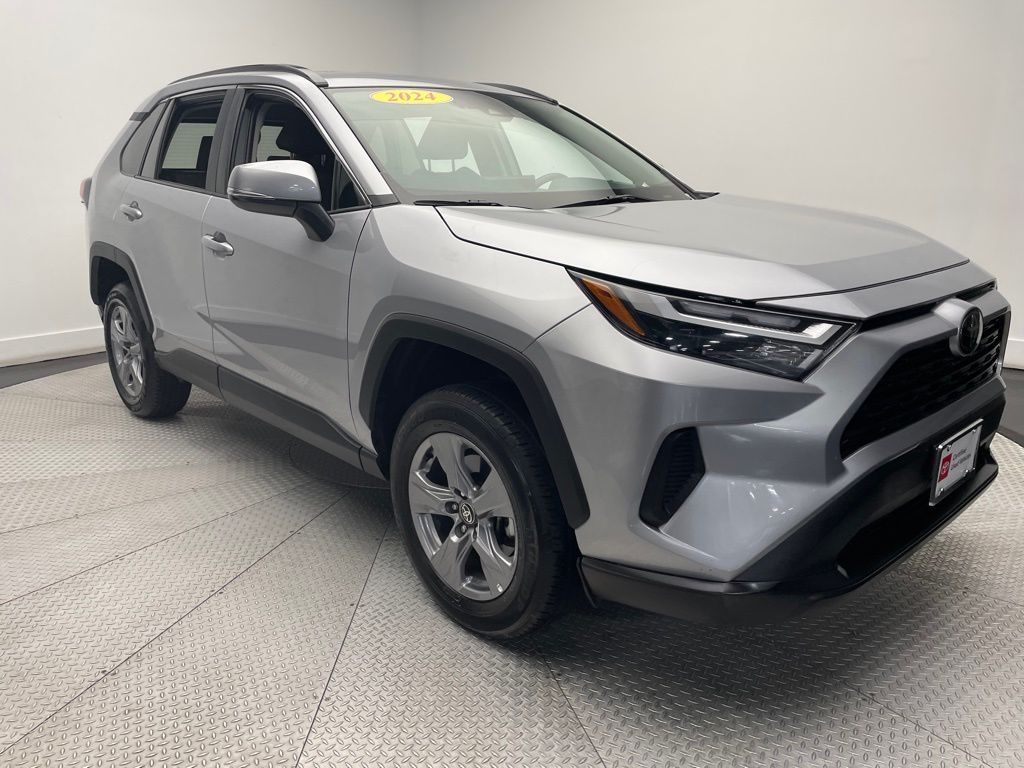 2024 Toyota RAV4 XLE 3