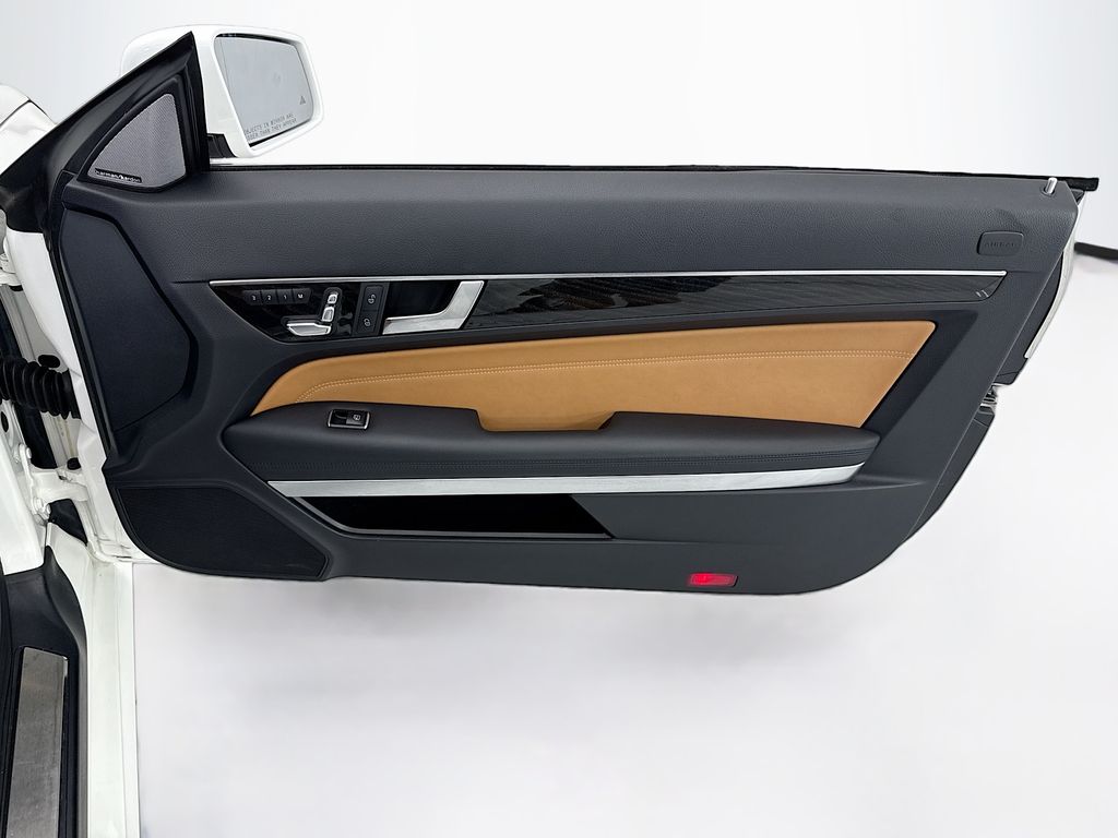 Thumbnail: 2016 Mercedes-Benz E-Class - 31