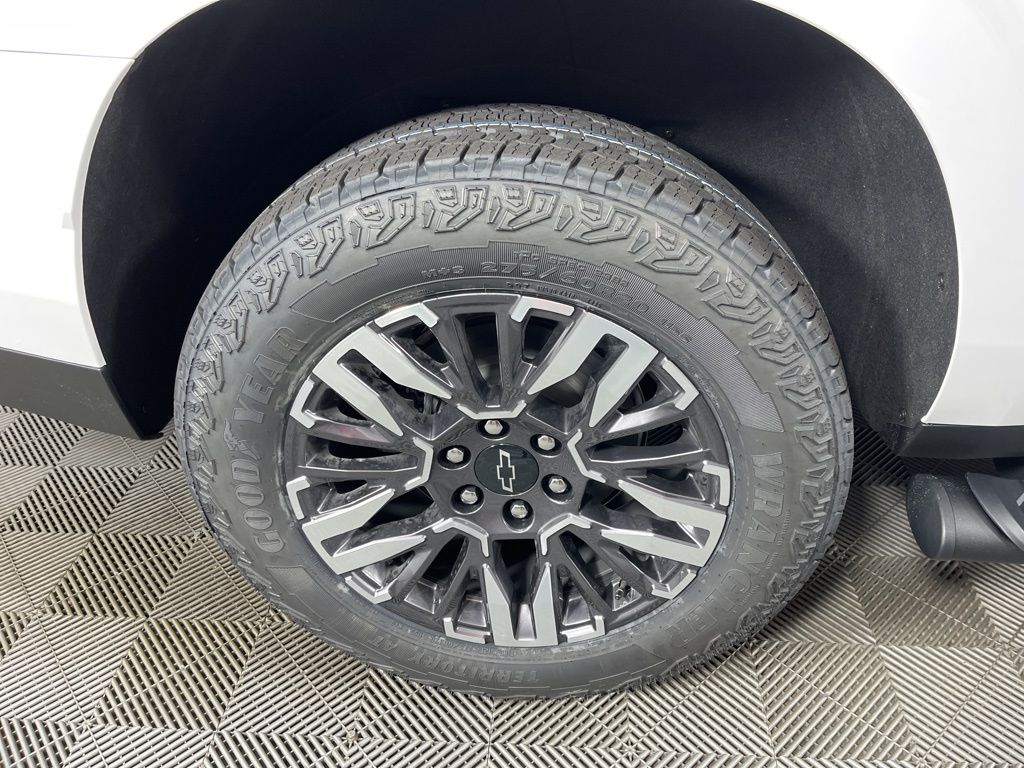 Thumbnail: 2026 Chevrolet Suburban - 20