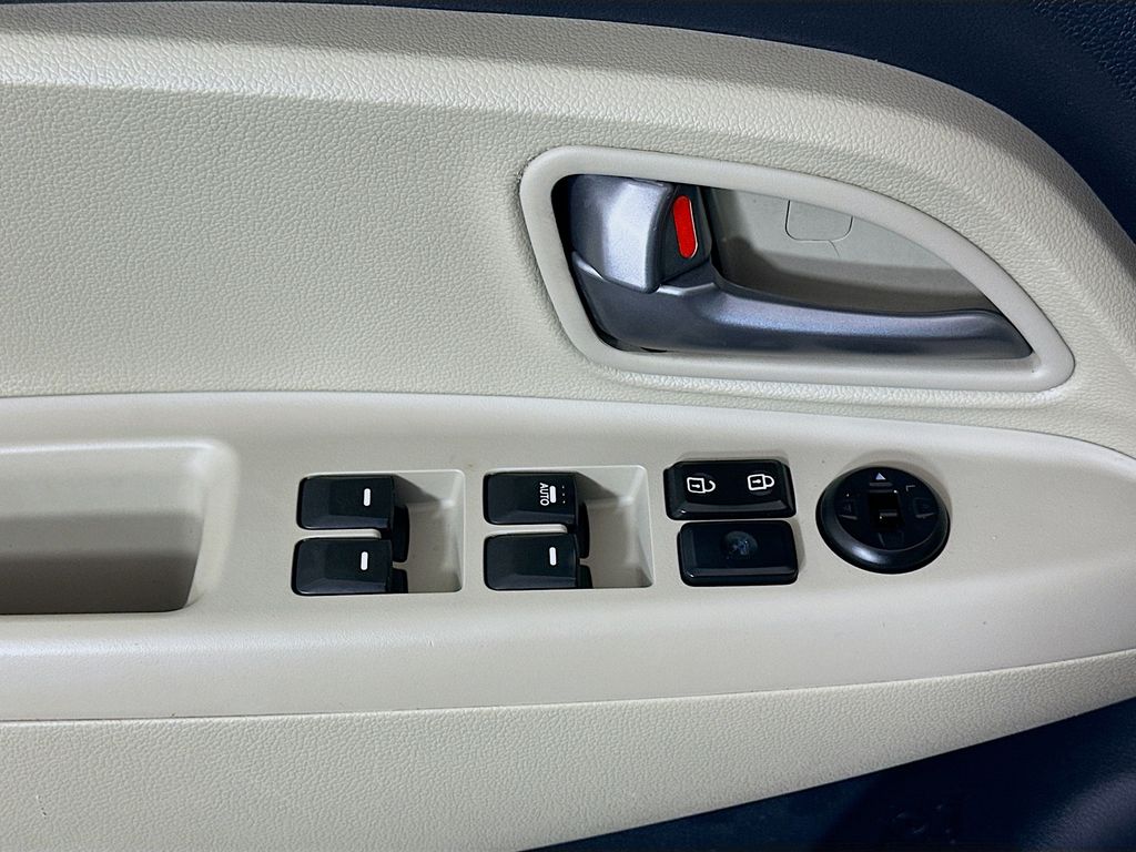 Thumbnail: 2013 Kia Rio - 16