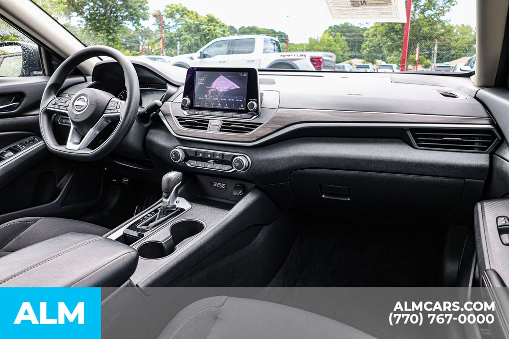 Used 2025 Black Nissan 2.5 SV image 29