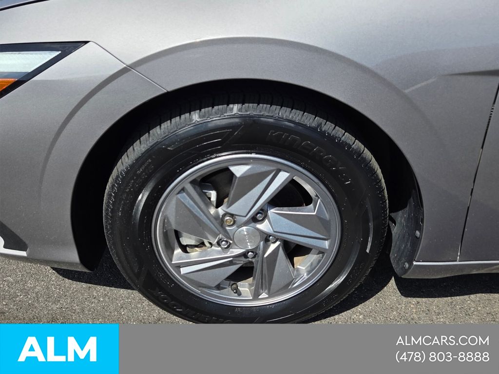 Used 2024 Silver Hyundai SE image 28