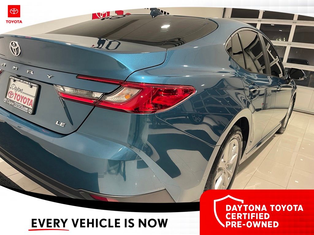 2025 Toyota Camry LE - Photo 9