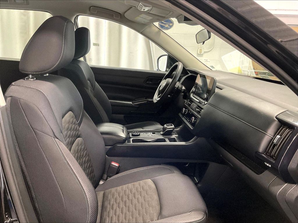 2024 Nissan Pathfinder — photo 11