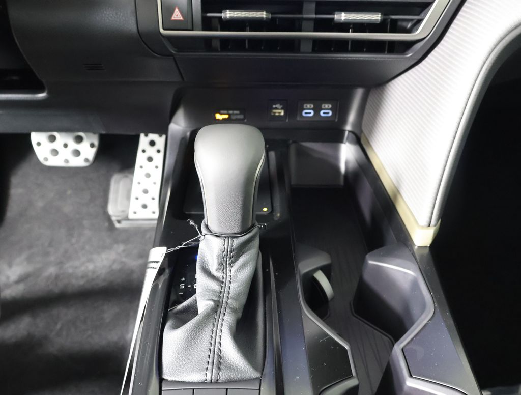 2026 Toyota Camry SE photo 12