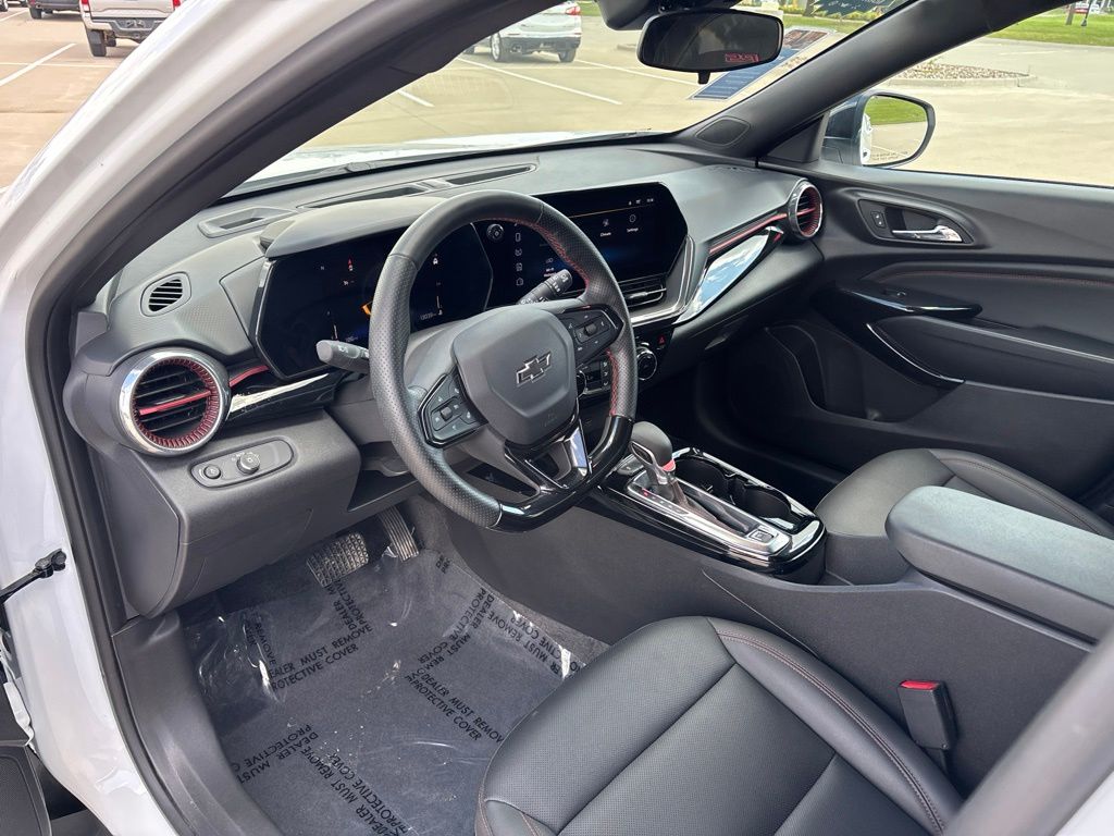 Used 2025 Chevrolet Trax SUV