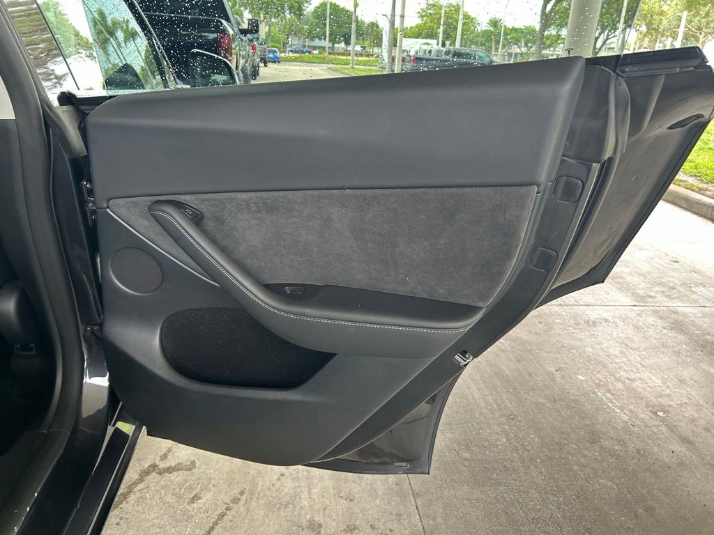 Used 2024  Tesla  image 26