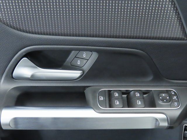 Thumbnail: 2022 Mercedes-Benz GLB - 23