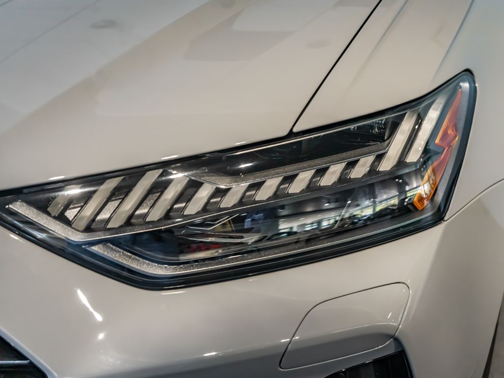 Used 2024  Audi 4.0T image 10