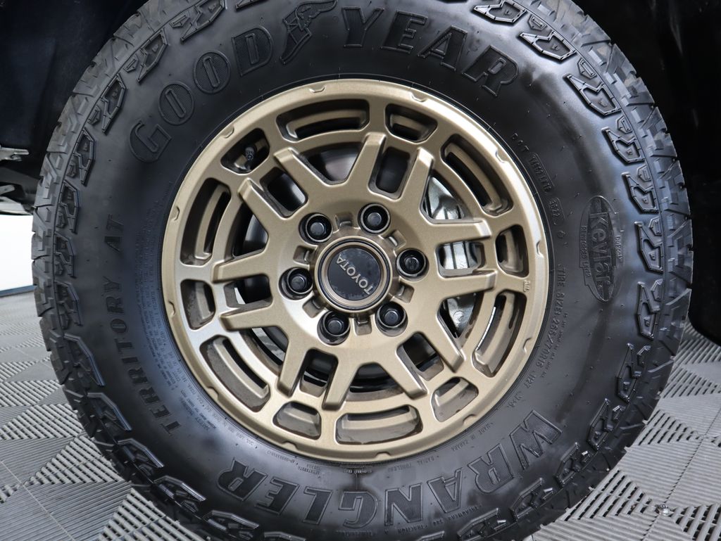 Thumbnail: 2023 Toyota Tacoma - 32