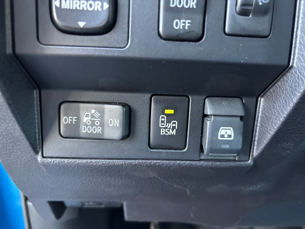 Thumbnail: 2016 Toyota Tundra - 11