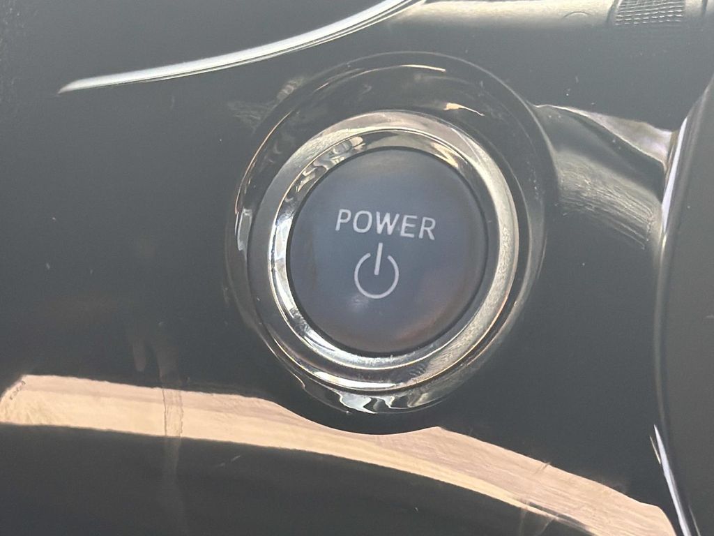 Used 2019 Toyota Prius L 5D Hatchback