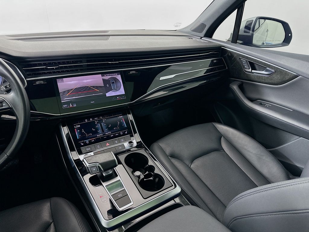 Thumbnail: 2021 Audi Q7 - 24