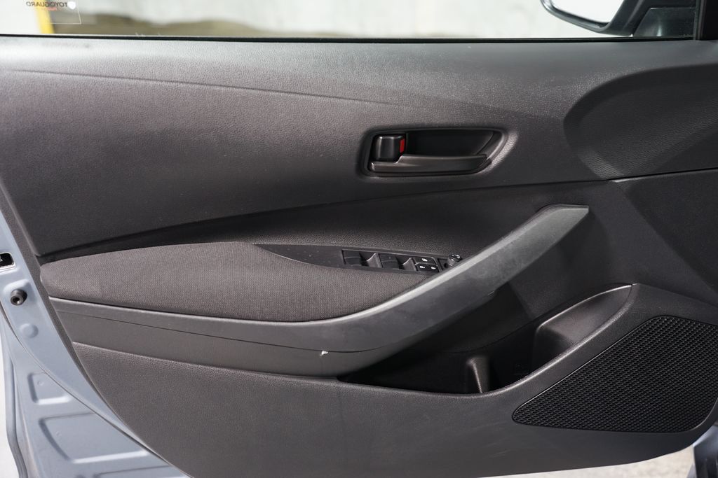 2023 Toyota Corolla LE 27