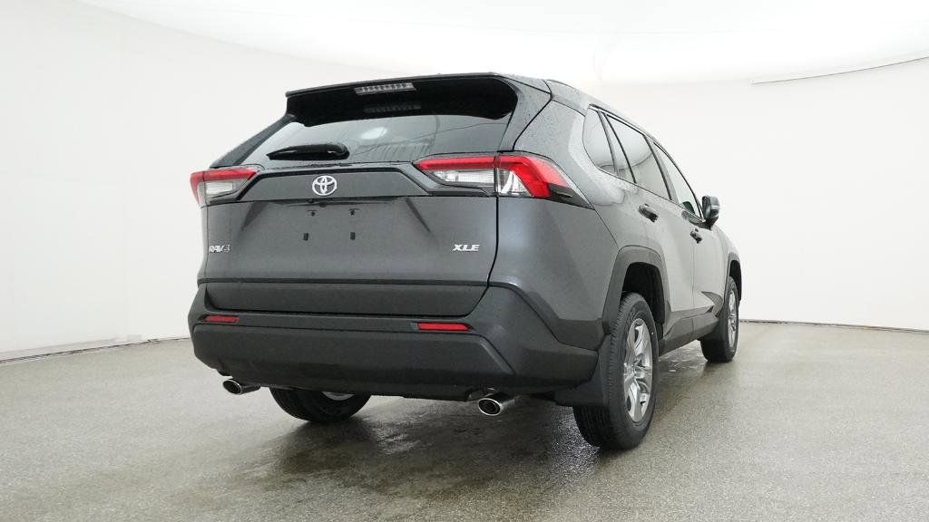 2025 Toyota RAV4 XLE 13
