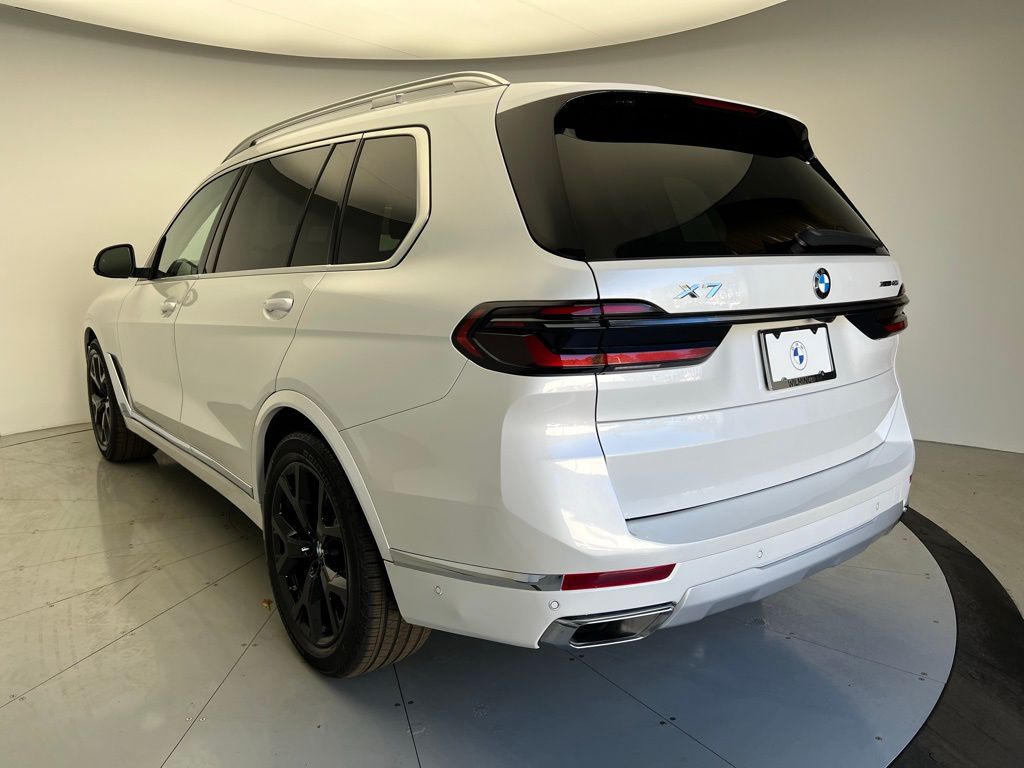 2023 BMW X7 xDrive40i 4