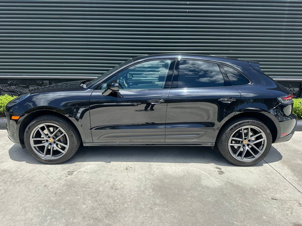 Thumbnail: 2023 Porsche Macan - 2