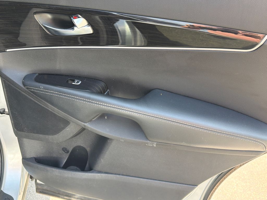 Used 2019 Sparkling Silver Kia L image 16