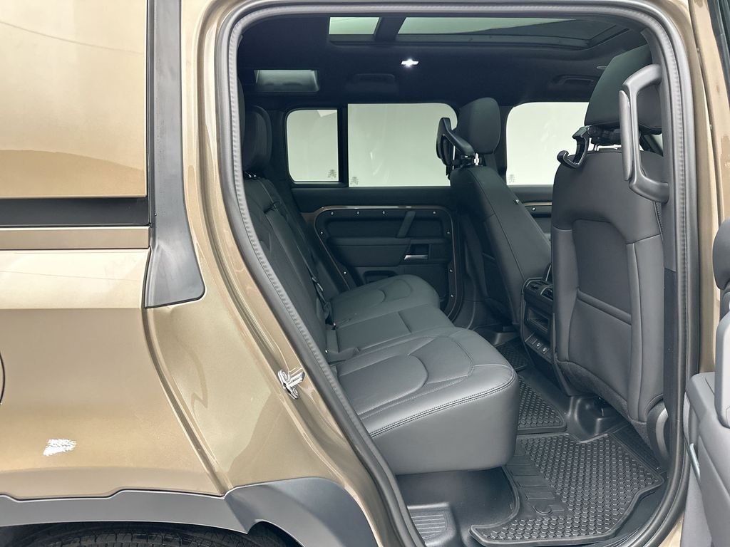 2025 Land Rover Defender 110 7