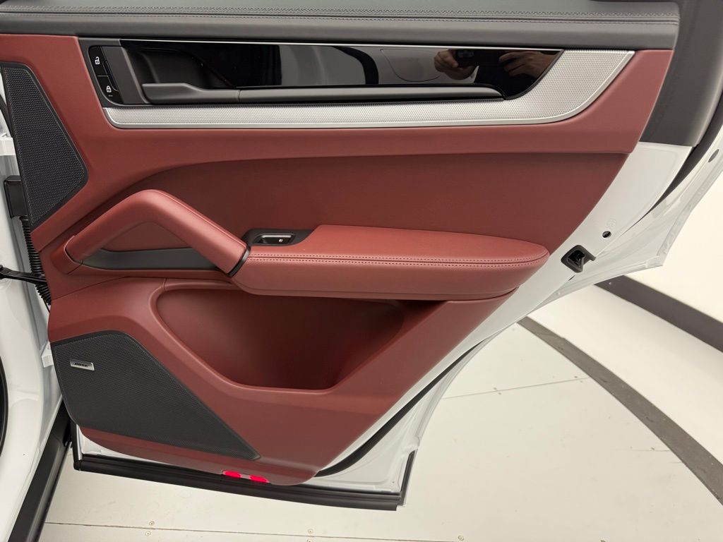 Thumbnail: 2026 Porsche Cayenne - 30