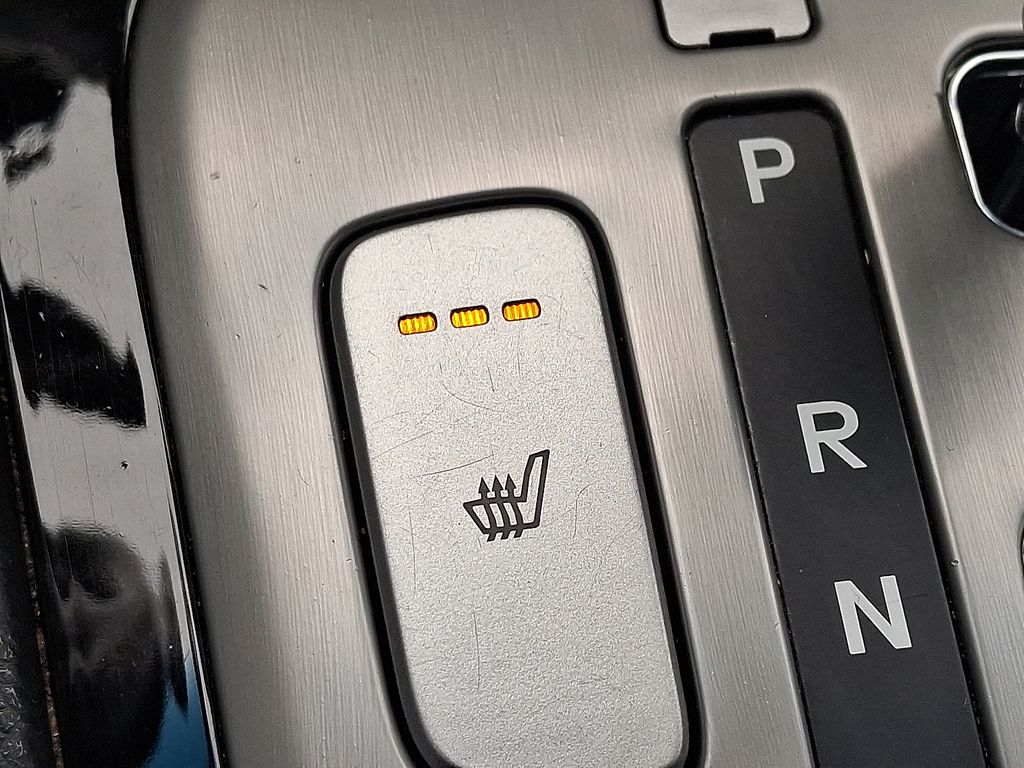 Thumbnail: 2012 Hyundai Genesis - 24