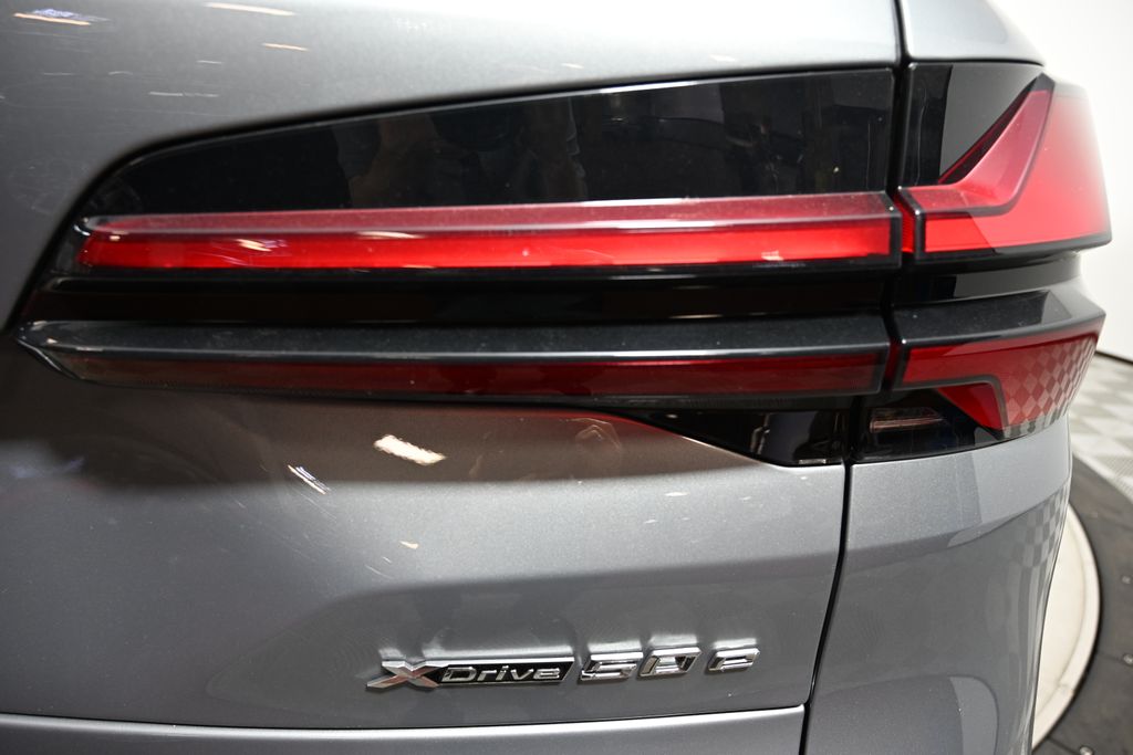 Thumbnail: 2026 BMW X5 - 11