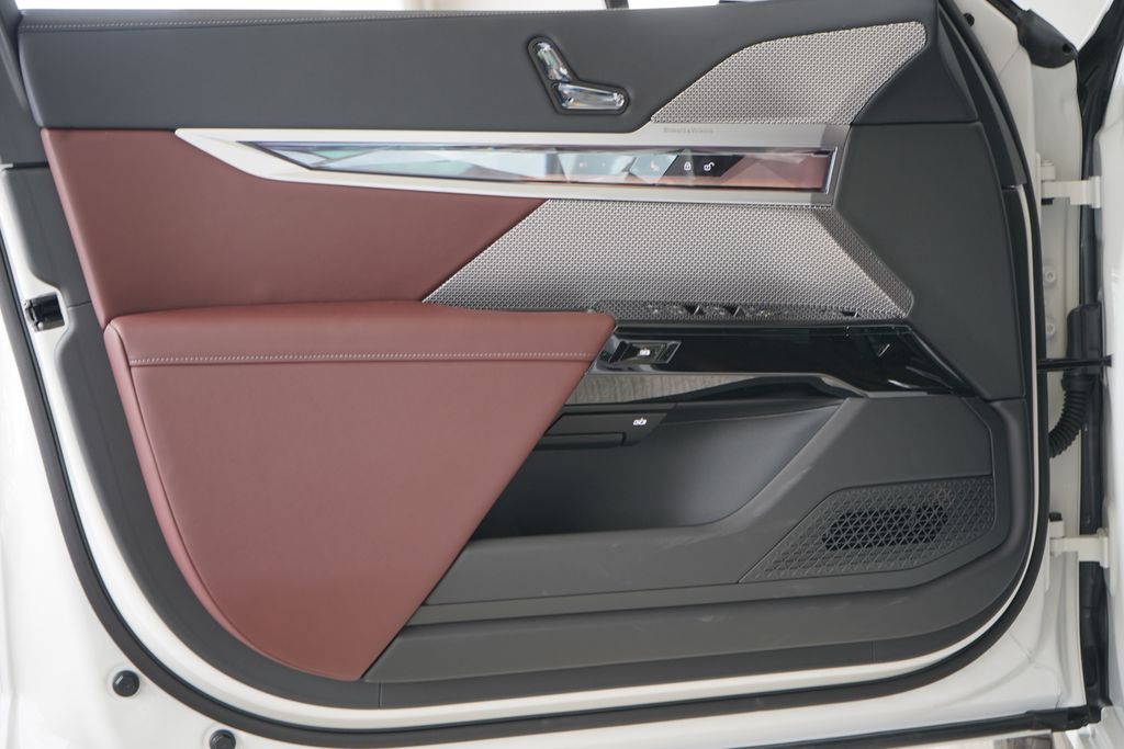 Thumbnail: 2025 BMW i7 - 10