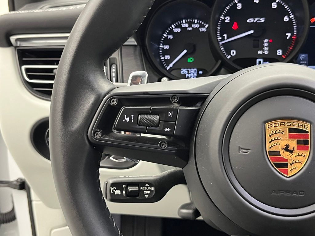 Thumbnail: 2023 Porsche Macan - 13