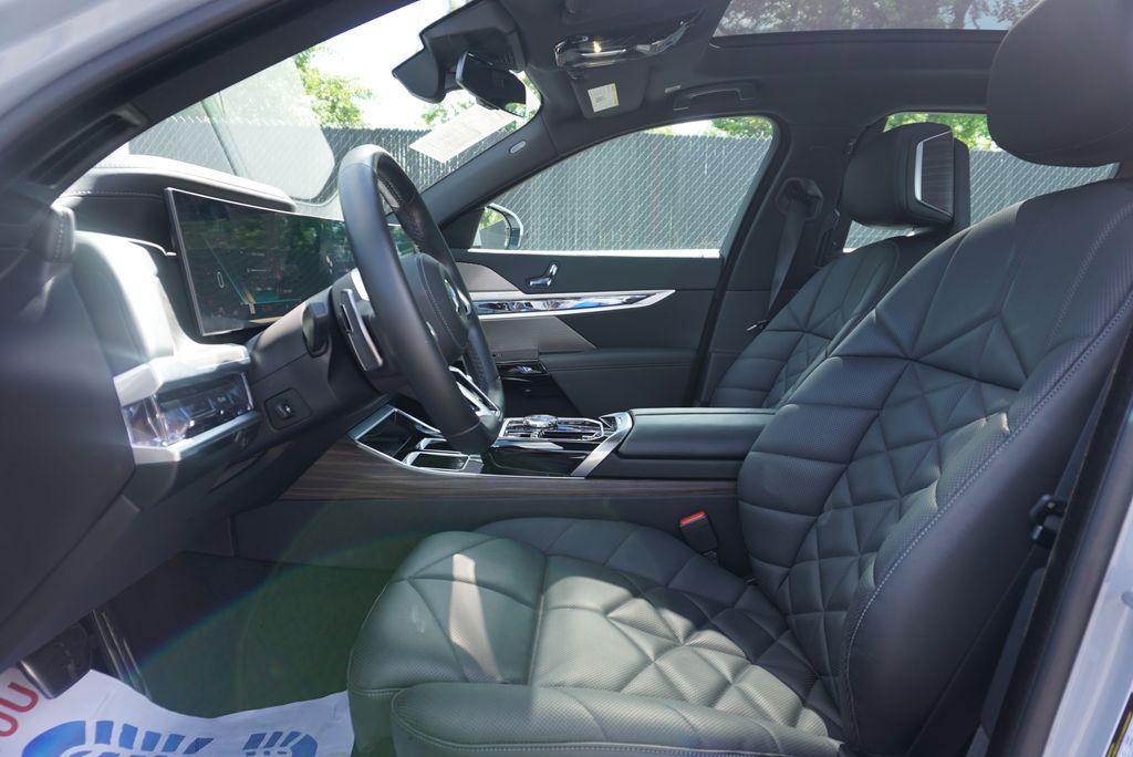 Thumbnail: 2024 BMW 7 Series - 17