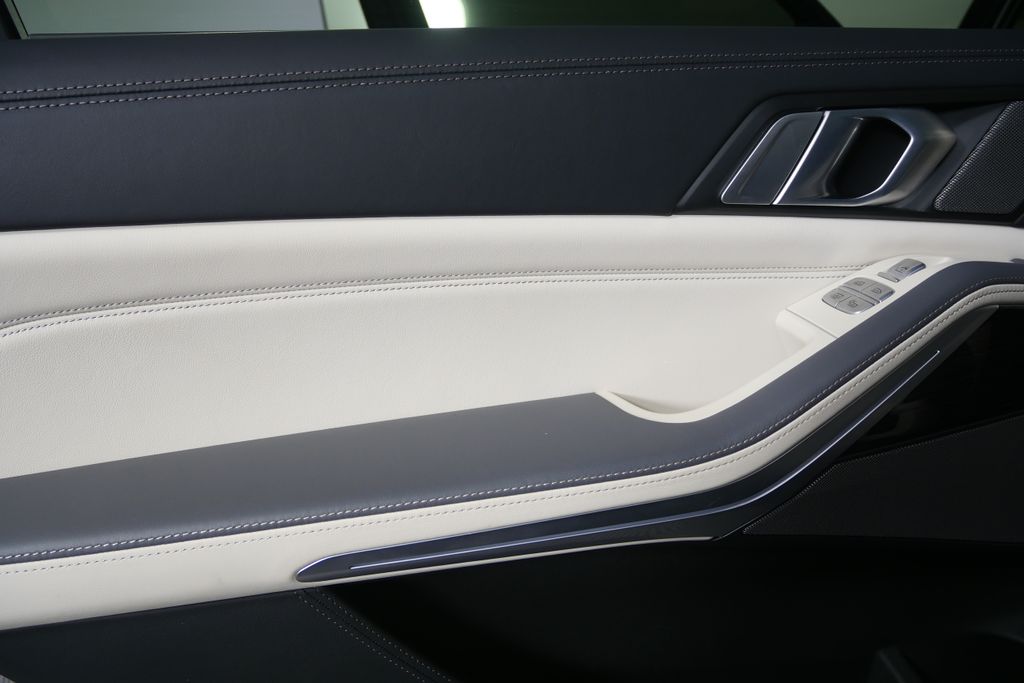 Thumbnail: 2023 BMW X7 - 13