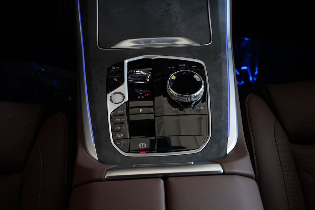 Thumbnail: 2026 BMW X5 - 17