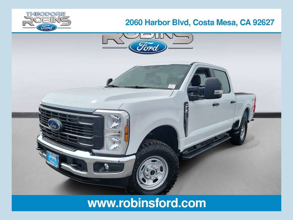 Oxford White 2026 Ford F-250 Super Duty Pickup Truck Four-Wheel Drive Automatic