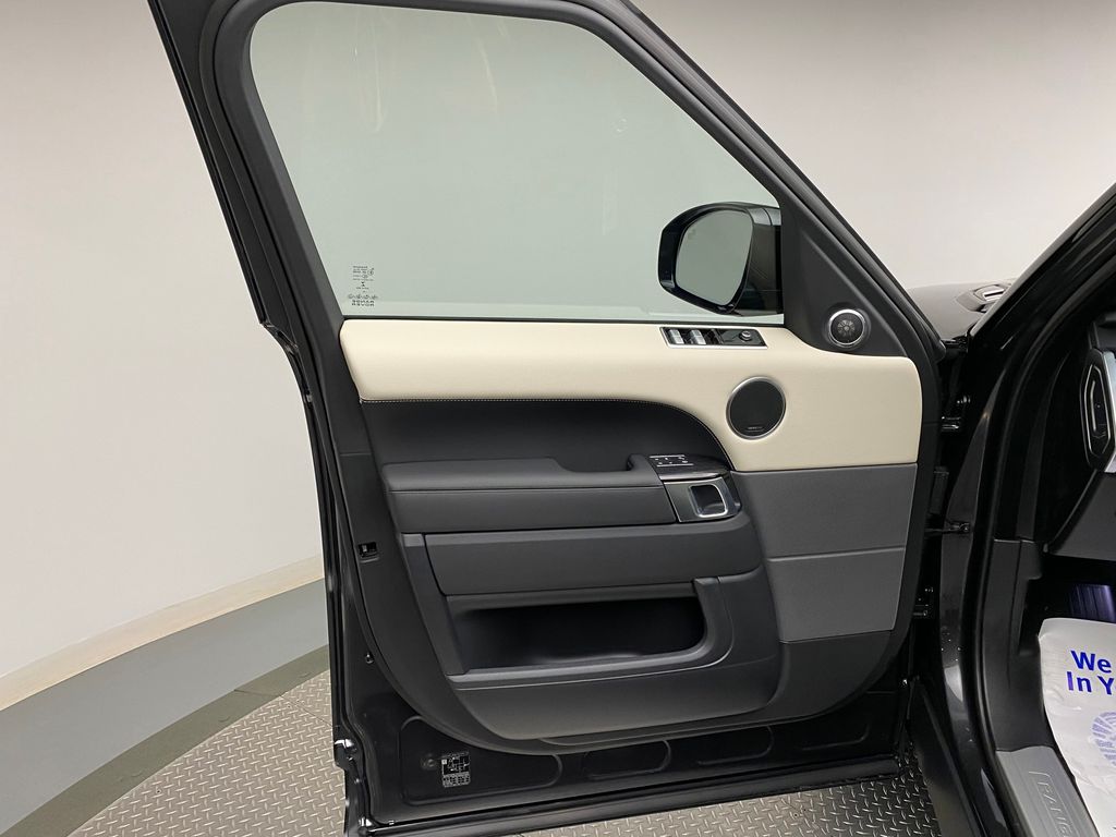 Thumbnail: 2020 Land Rover Range Rover Sport - 16