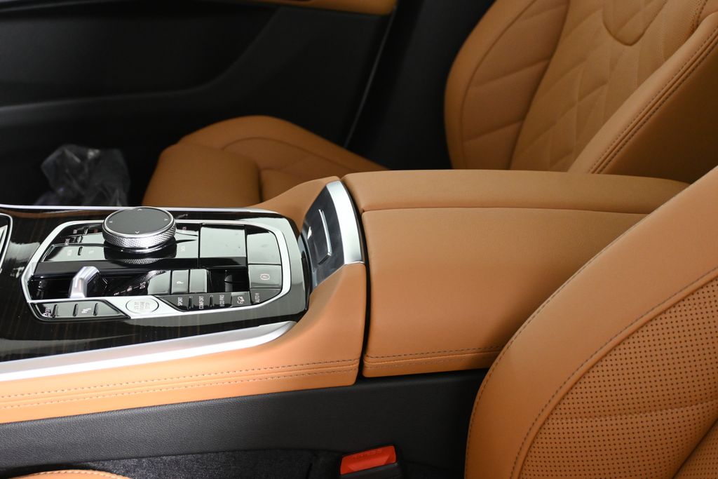 Thumbnail: 2026 BMW X5 - 25
